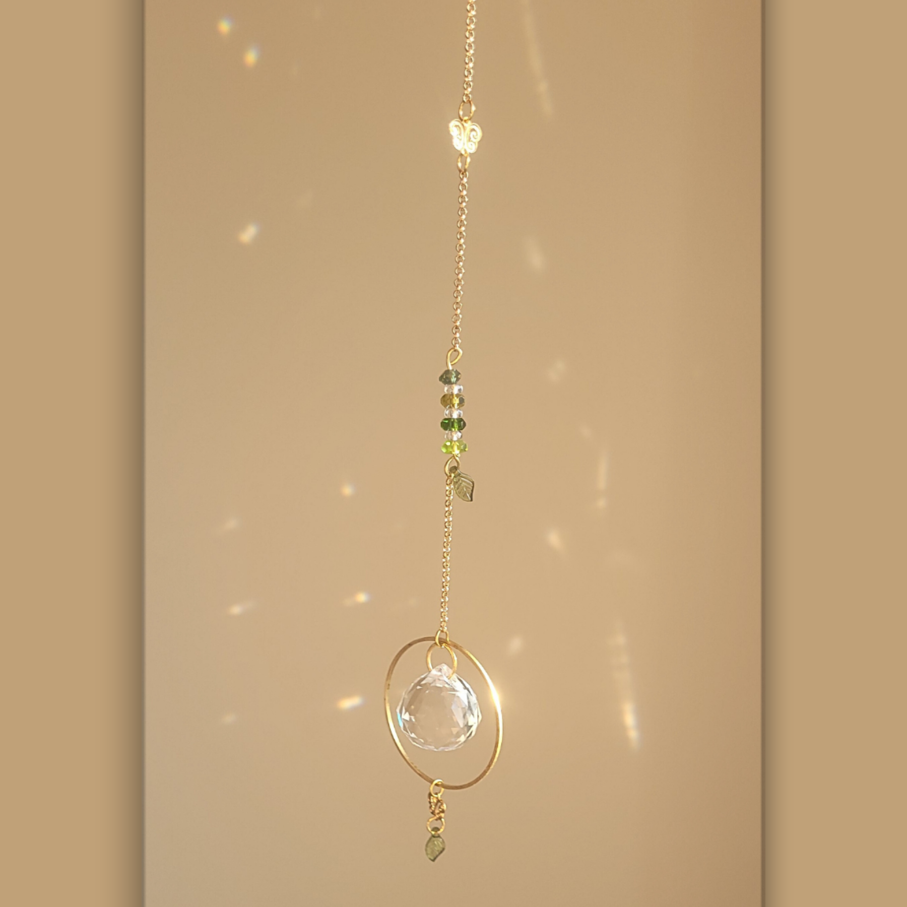 Souffle de Printemps – Papillons, feuilles de verre et cristal lunaire