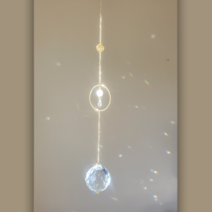 Halo d’Éther Blanc – Anneau doré, perle filée & cristaux