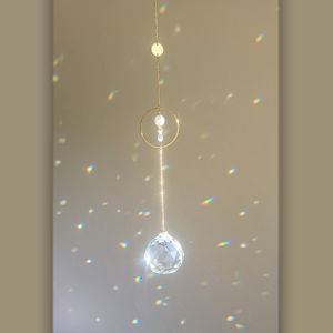 Halo d’Éther Blanc – Anneau doré, perle filée & cristaux