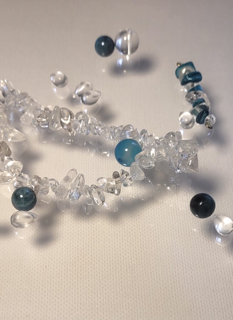 perles attrape-soleil transparentes et tons bleus